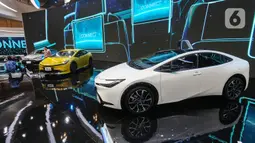 PT Toyota-Astra Motor (TAM) juga menghadirkan All New Prius PHEV (Plug-in Hybrid Electric Vehicle). (Liputan6.com/Angga Yuniar)