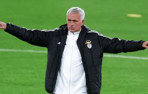 Lawatan ke Stamford Bridge akan terasa emosional bagi Mourinho. Kendati demikian, The Special One tak datang ke London untuk reuni. Ia ingin meneruskan awalan positifnya bersama Benfica. (Steven Paston/PA via AP)