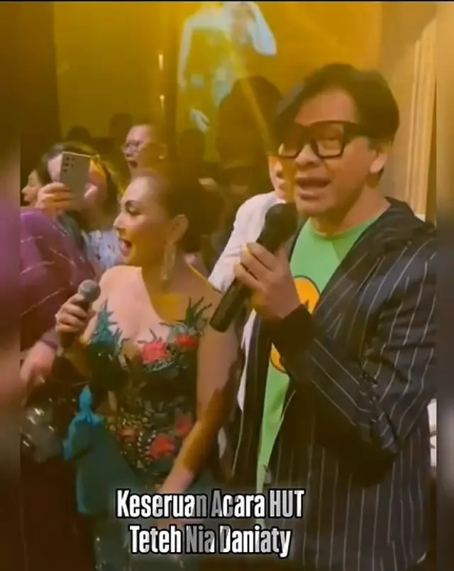 Dirayakan bak sweet seventeen, begini gaya 8 seleb di ulang tahun ke-61 Nia Daniaty