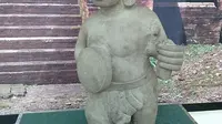 Sosok Arca Dwarapala di Museum Percandian Muarajambi. (Liputan6.com/Gresi Plasmanto)