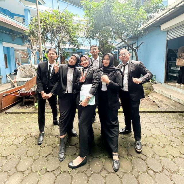 8 Potret Sonya Fatmala Lulus Sidang Skripsi di Usia 30 Tahun, Tetap Bangga