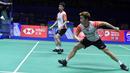 Ganda putra Indonesia, Marcus Gideon dan Kevin Sanjaya mengembalikan kok ke arah Lee Yang dan Wang Chi-Lin (Chinese Taipei) pada babak perempat final Piala Sudirman 2019 di Nanning, China, Jumat (24/5/2019). Indonesia mengungguli Chinese Taipei 1-0 di perempat final Piala Sudirman. (WANG ZHAO/AFP)