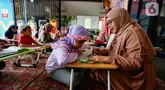 Sejumlah anak mengikuti pesantren kilat di Ruang Publik Terpadu Ramah Anak (RPTRA) Malinjo, Jakarta, Minggu (17/3/2024). (Liputan6.com/Angga Yuniar)