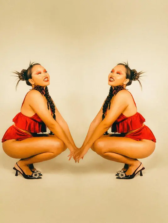 Naja sendiri merasa sangat bangga dengan keberaniannya. "Most insane shoot i’ve ever done, so so proud of everyone, tulis Naja di unggahan Instagramnya (12/12/2022)"  [Instagram najandmm]