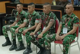 Empat prajurit TNI yang menyiksa Prada Lucky dengan cabai. (Liputan6.com/Ola Keda)