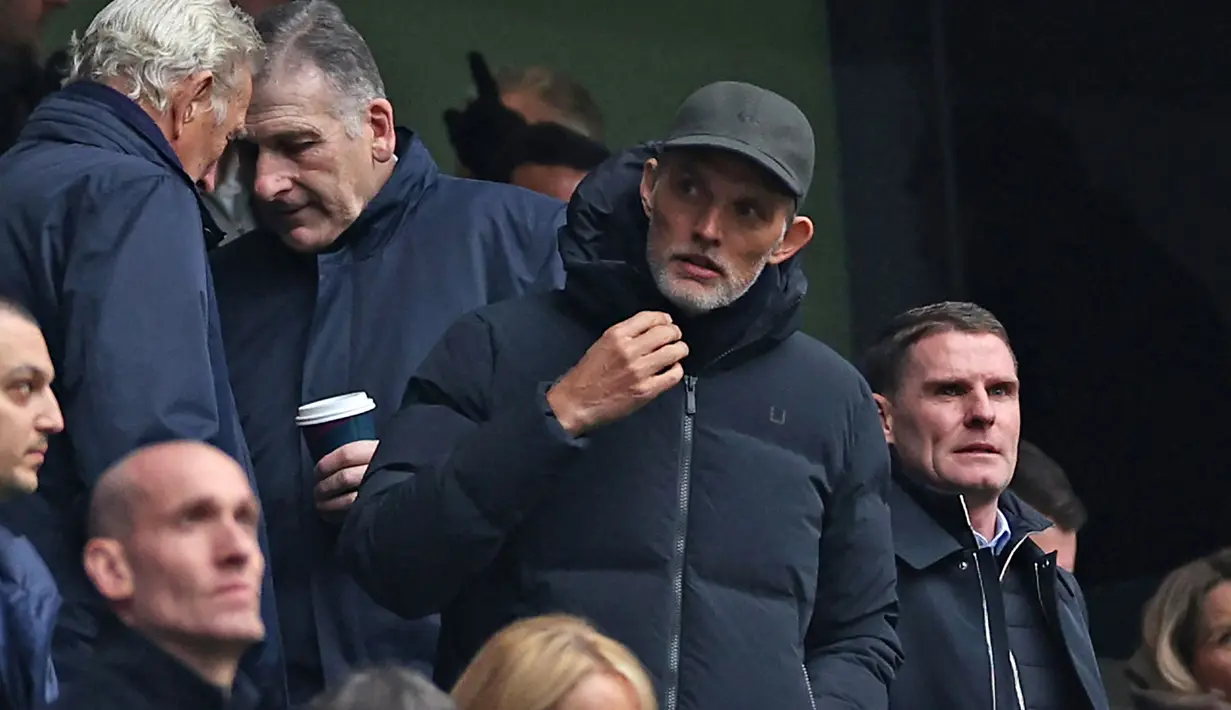 Pelatih Timnas Inggris, Thomas Tuchel menonton pertandingan Tottenham Hotspur melawan Newcastle pada laga lanjutan Liga Inggris 2024/2025 di Tottenham Hotspur Stadium, London, Inggris, Sabtu (04/01/2025). (AFP/Adrian Dennis)