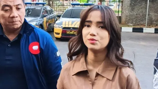 Selebgram Fuji melaporkan adanya penggelapan dana di Polres Metro Jakarta Barat