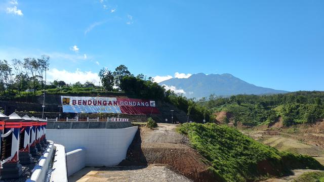 Presiden RI Joko Widodo (Jokowi) meresmikan Bendungan Gondang yang terletak di  Desa Jatirejo, Kecamatan Ngargoyoso, Kabupaten Karanganyar, Jawa Tengah, Kamis (2/5/2019).