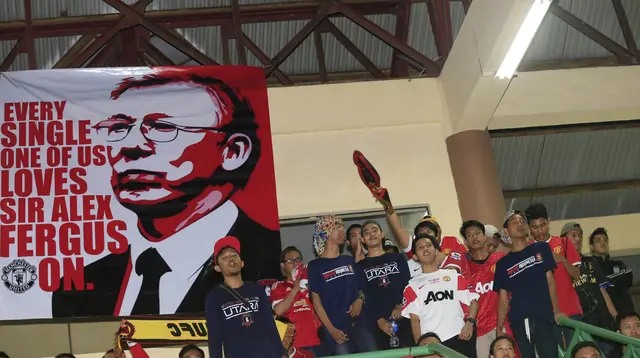 Suasana kemeriahan acara nonton bareng antara Manchester United meelawan Arsenal di Gelora Sunter, Jakarta, Minggu (28/2/2016). (Bola.com/Vitalis Yogi Trisna)
