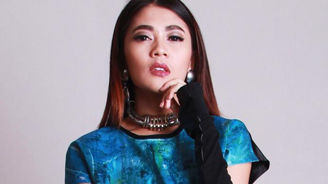 Selamat Ulang Tahun Sang Penyanyi Cantik Penuh Bakat Indah Dewi Pertiwi Lifestyle Fimela Com
