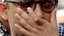 Penyidik KPK Novel Baswedan usai memberi keterangan pers di sela silaturahmi dengan WP KPK di kediamannya di Kelapa Gading, Jakarta, Minggu (17/6). Silaturahmi digelar dalam rangka Idul Fitri. (Liputan6.com/JohanTallo)