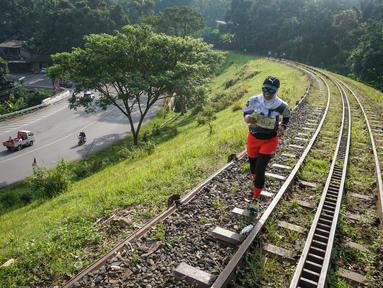 Salah satu ajang lari lintas alam paling unik di Indonesia yang bertajuk MesaStila Rails to Trails kembali digelar pada Minggu, 13 Maret 2022. Perlombaan ini diikuti oleh peserta dari 6 negara yang berbeda yaitu Indonesia, Australia, Austria, Prancis, Denmark, dan India.(Bola.com/Bagaskara Lazuardi)