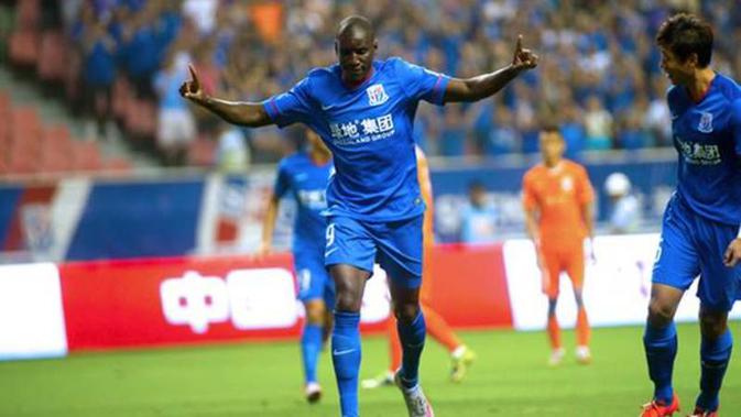 Eks Bomber Chelsea Alami Cedera Horor Di China Dunia Bola Com