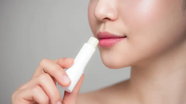 Manfaat Eksfoliasi Bibir untuk Tampilan yang Lebih Plumpy, Cari Tahu Tips Perawatannya yang Tepat!