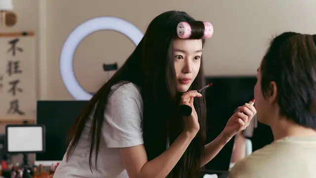 Han Sun Hwa di Film Korea Pilot. (Lotte Cultureworks via Soompi)