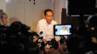 Jokowi menganggap pemilihan paket pimpinan wakil rakyat itu tidak perlu dibahas tergesa-gesa. Ia malah curiga jika pemilihan itu dilaksanakan tergesa-gesa, Jakarta, Rabu (1/10/2014) (Liputan6.com/Herman Zakharia)
