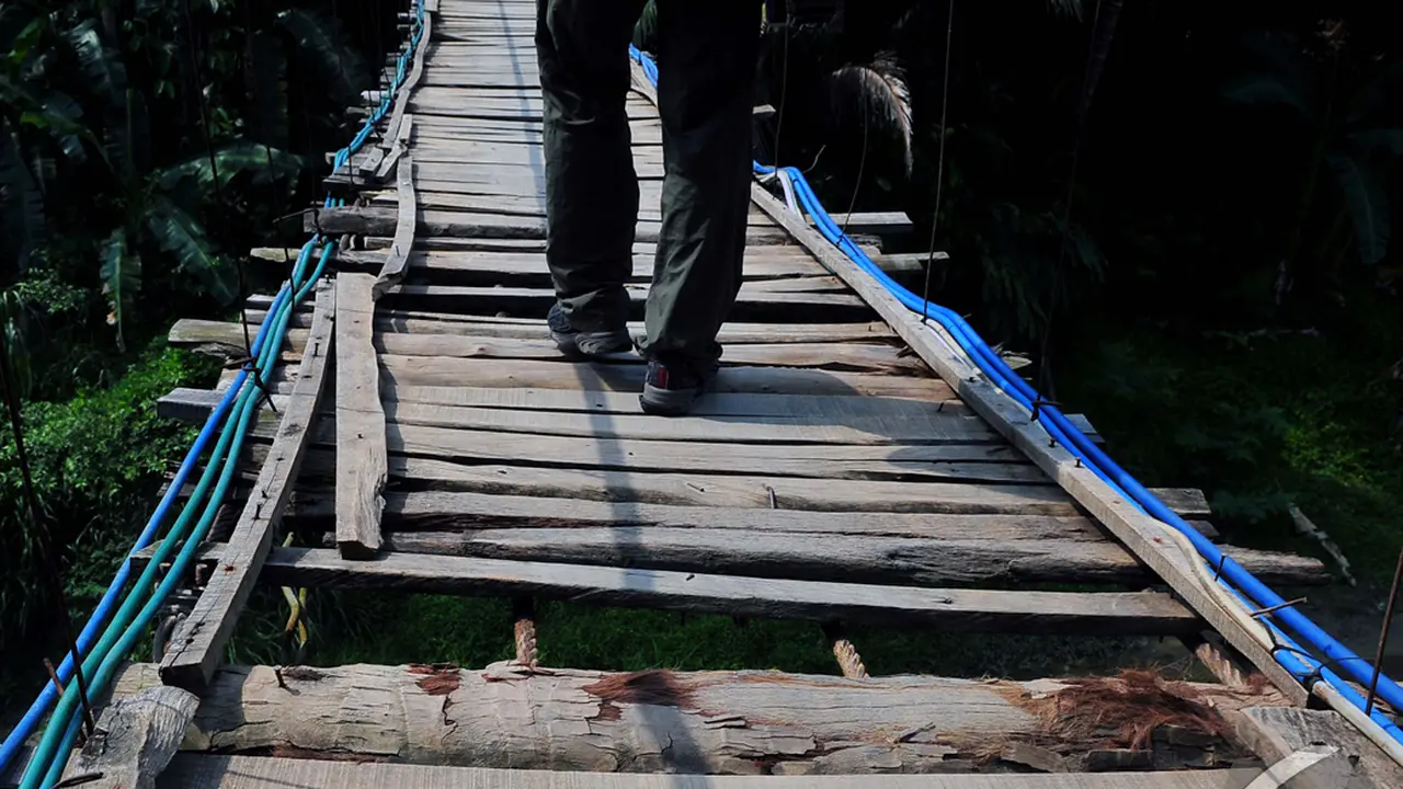 Kondisi Jembatan Gantung Lebak Memprihatinkan