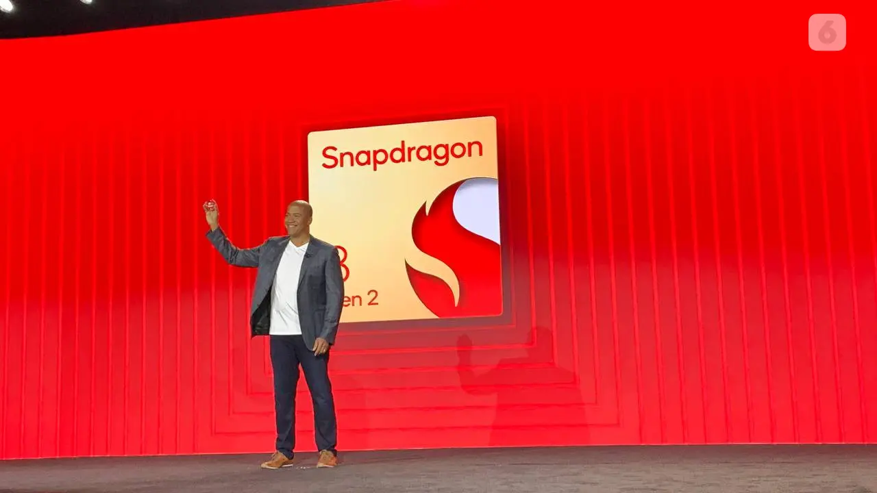 SVP and General Manager of Handsets, Qualcomm, Chris Patrick, saat memperkenalkan chipset Snapdragon 8 Gen 2 di Snapdragon Summit 2022. Liputan6.com/Yuslianson