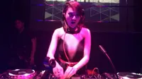 Kiki Amalia menjadi DJ