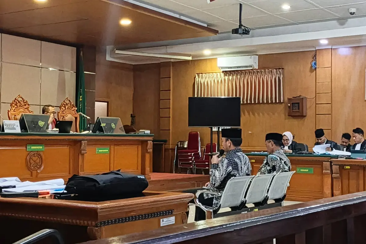Bupati Bekasi Nonaktif Ade Kuswara dicecar pertanyaan jaksa dalam persidangan