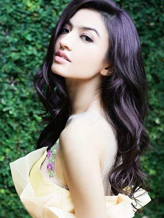 Pose Pose Cantik Raline Shah Page 1 Photo Fimela Com