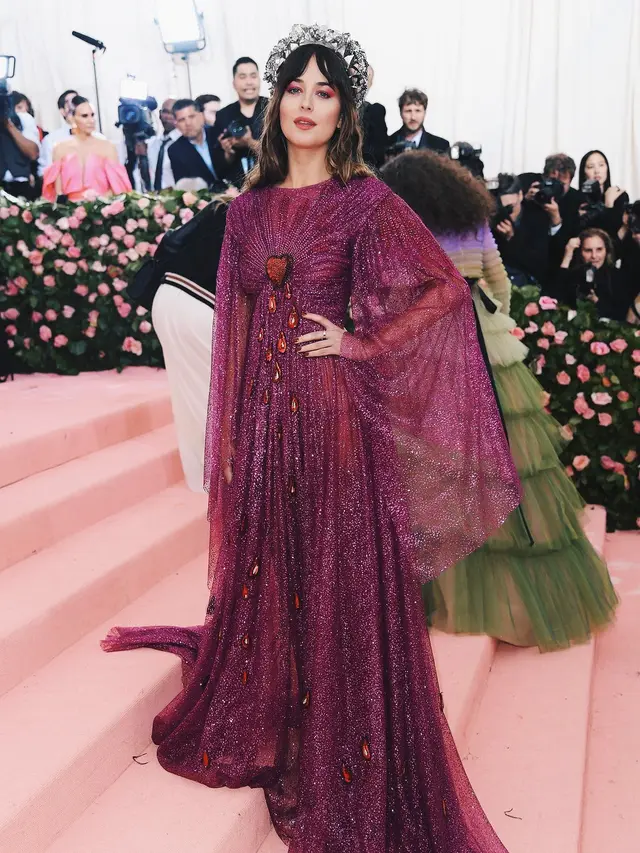 Adu Gaya Penampilan Seleb Hollywood di Met Gala 2019