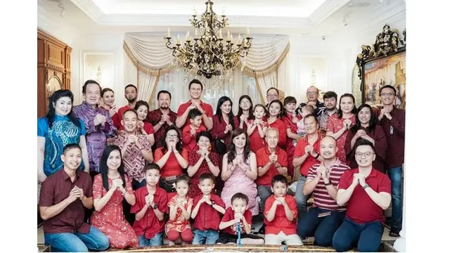 Keluarga beda agama (Sumber: Instagram/csugiono)