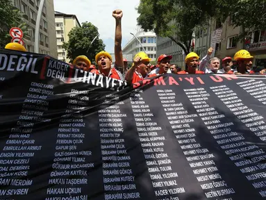 Para penambang Turki turun ke jalan menuntut pemerintah segera menepati janji, Ankara, (16/7/2014). (AFP PHOTO/Adem Altan)