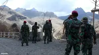 Pastikan Tak Ada `Wedus Gembel` Marinir Tembus Kawah Gunung Kelud