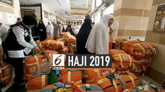 Koper jemaah haji yang akan kembali ke tanah air mulai ditimbang. Koper jemaah dilarang dilapisi dengan tali kaarena akan menyulitkan proses penimbangan.