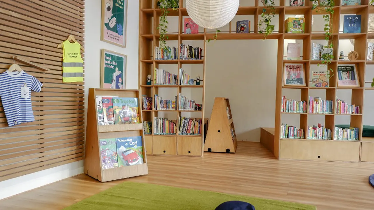 Perpustakaan HEI Book Cabin untuk Menumbuhkan Rasa Cinta Membaca