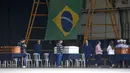 Para ahli forensik di jenazah Sao Paulo pada hari Selasa telah mengidentifikasi 35 jenazah dari 62 orang yang tewas dalam kecelakaan pesawat di daerah pemukiman Vinhedo pekan lalu, yang menewaskan semua orang di dalamnya, kata pihak berwenang. (Miguel SCHINCARIOL / AFP)