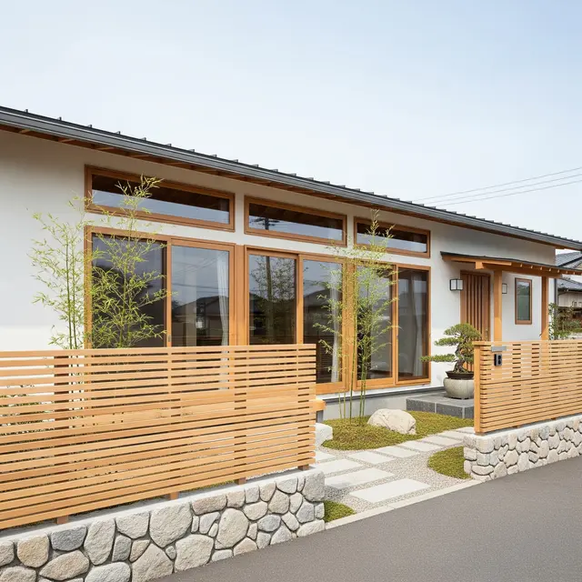 Model Rumah Sederhana dengan Pagar Depan Klasik