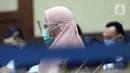 Jaksa Pinangki Sirna Malasari saat menjalani sidang perdana di Pengadilan Tipikor Jakarta, Rabu (23/9/2020). Pinangki Sirna Malasari didakwa dalam kasus dugaan korupsi dan tindak pidana pencucian uang terkait kepengurusan fatwa untuk Djoko Tjandra di Mahkamah Agung, (Liputan6.com/Helmi Fithriansyah)