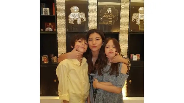 6 Potret Kekompakan Shaloom Razade dengan Adik Tirinya, Selalu Akur