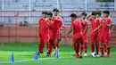 Di sisi lain, Timnas Vietnam U-17 tampil trengginas. Mereka berhasil menyapu bersih kemenangan dalam dua laga dan membuat Timnas Vietnam U-17 kukuh di puncak Grup A dengan nilai enam. Adapun Timnas Indonesia U-17 berada di peringkat ketiga dengan nilai tiga, kalah head to head dari Malaysia di urutan kedua. (Bola.com/M Iqbal Ichsan)