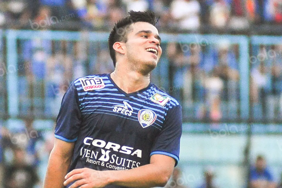 Gustavi Giron Arema Cronus