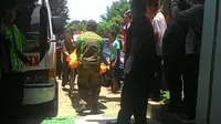 Korban KMP Rafelia 2 yang tenggelam di evakuasi (Dian Kurniawan/Liputan6.com)