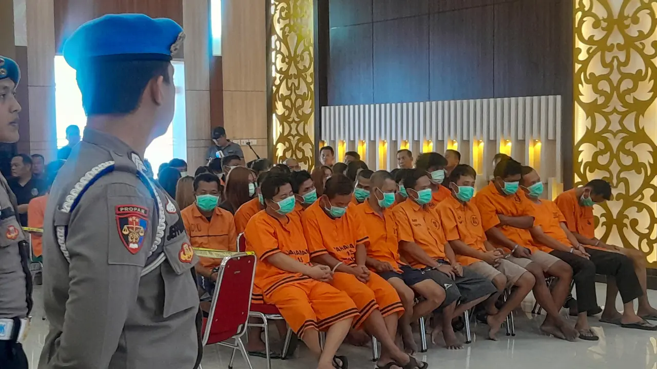 Kepolisian Daerah (Polda) Lampung mengungkap kasus perjudian online selama dua pekan, 16 selebgram berhasil diamankan. Foto : (Liputan6.com/Ardi).