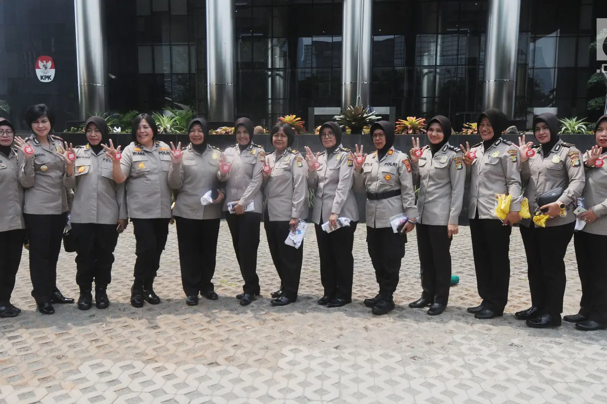 Jelang HUT ke-71, Polwan Temui Basaria Panjaitan di KPK