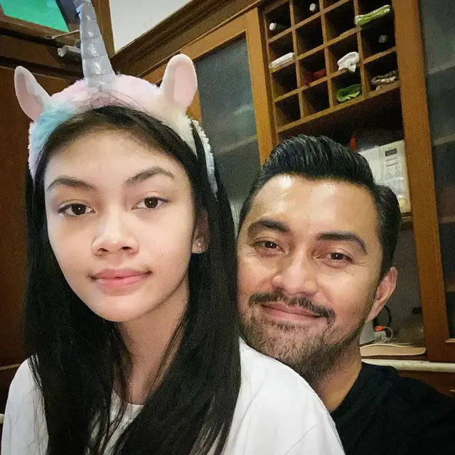 7 Potret Kebersamaan Anjasmara dengan Sang Putri, Bak Kakak Beradik