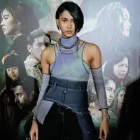 Aghniny Haque identik dikenali dengan gaya rambut pendeknya yang mendukung tampilan boyish dan tubuh atletis mantan atlet taekwondo yang kini berkarier sebagai bintang film. (Foto: Instagram @aghninyhaque)