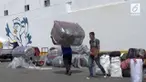 Pelabuhan Nusantara di Pare-Pare dipenuhi oleh produk ilegal dari Malaysia. Barang-barang ini lolos dari pemeriksaan petugas.