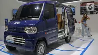 Tampilan Mitsubishi L100 EV yang dipamerkan pada ajang Indonesia International Motor Show (IIMS) 2024 di JIExpo Kemayoran, Jakarta, Kamis (15/2/2024). (Liputan6.com/Herman Zakharia)