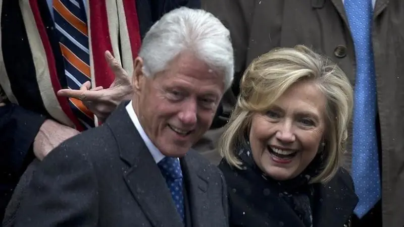 Hillary dan sang suami, Bill Clinton yang merupakan presiden ke-42 AS