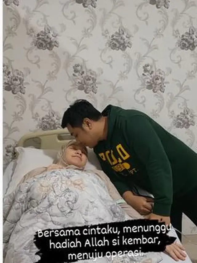8 Tahun Menanti, Ini 6 Potret Indri Giana Istri Ustaz Riza Melahirkan Anak Kembar