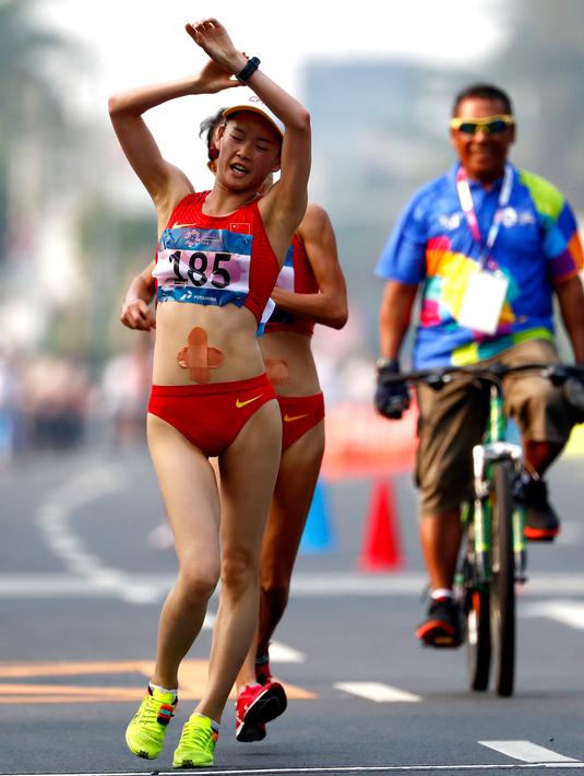 FOTO Atlet China Pecahkan Rekor Asian Games Jalan Cepat 