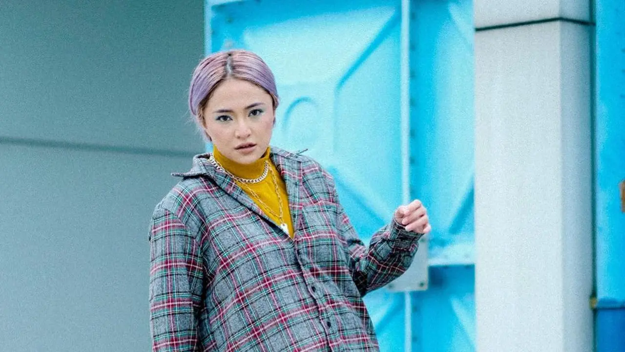 8 Potret Transformasi Gaya Rambut Marshanda, Terbaru Warna Pelangi