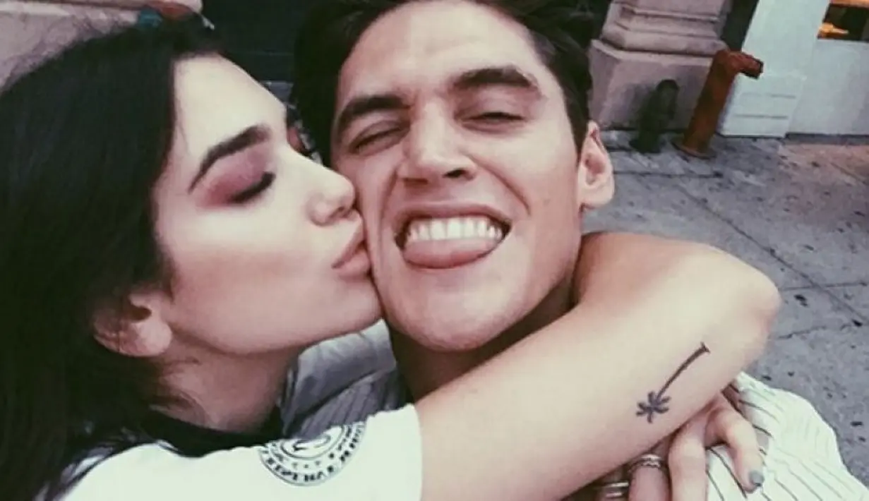 Sumber tersebut mengatakan bahwa Dua Lipa memang kembali berkirim pesan dengan Isaac. (Bota Sot)