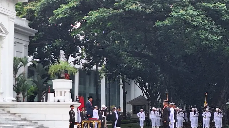 Presiden Joko Widodo atau Jokowi melantik 833 perwira TNI dan Polri lulusan Angkatan Militer (Akmil) dan Akademi Kepolisian (Akpol) 2023.